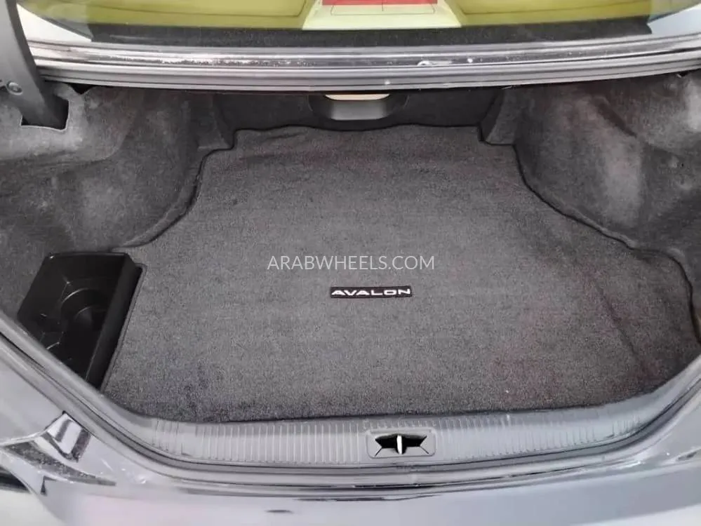 Toyota Avalon 2011 for Sale in Dubai Image-5