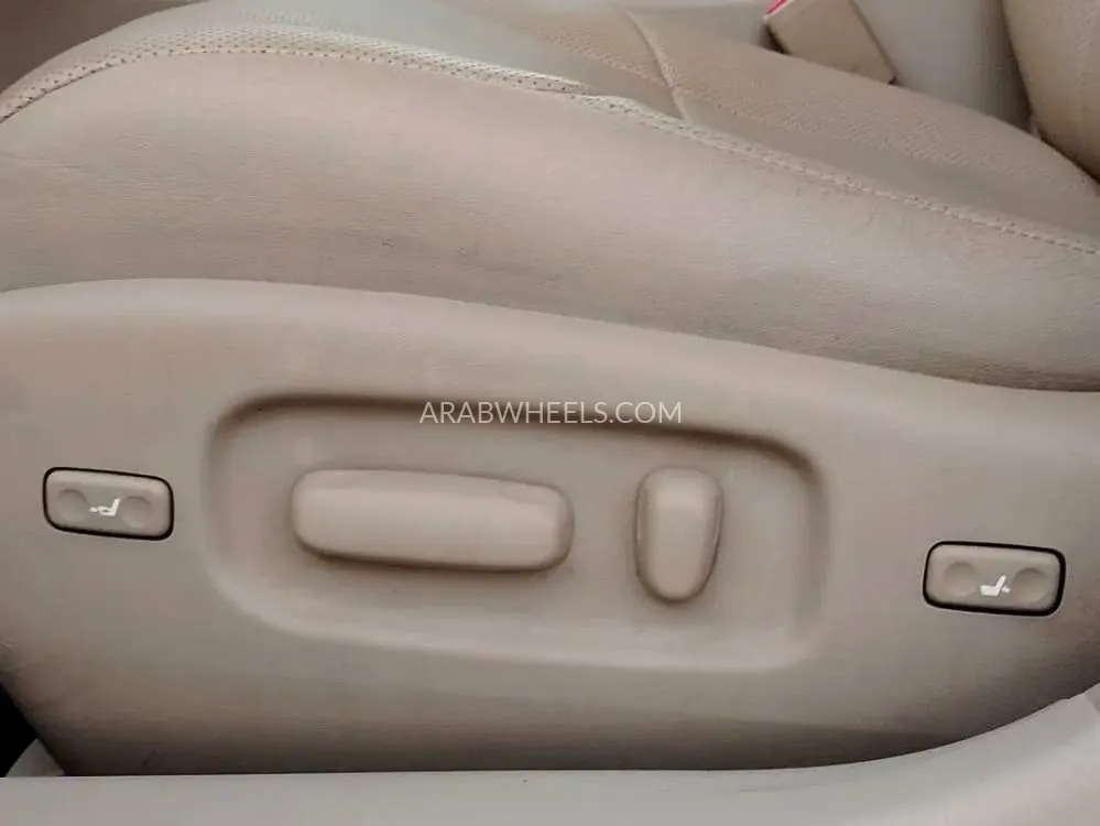 Toyota Avalon 2011 for Sale in Dubai Image-14