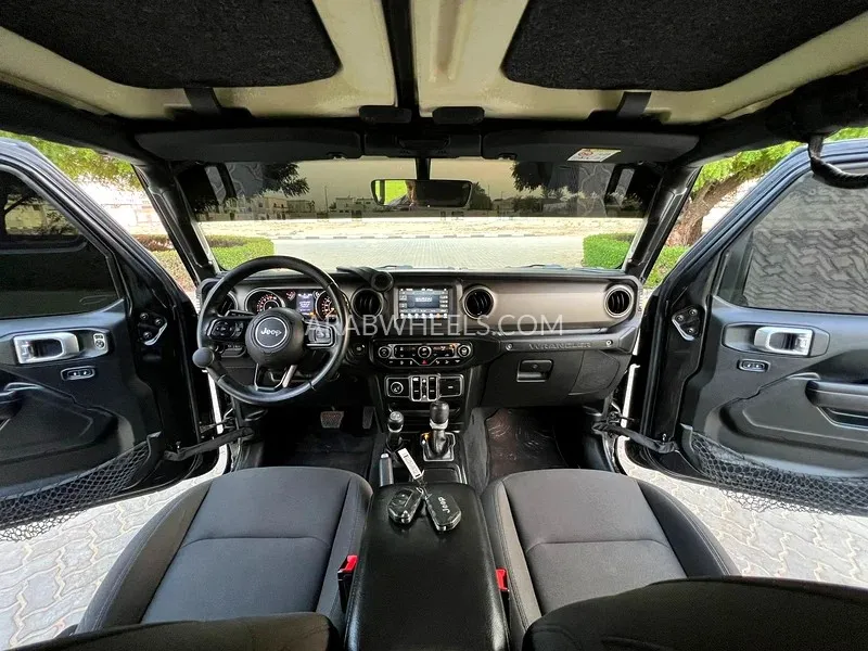 Jeep Wrangler 2018 for Sale in Sharjah Image-3