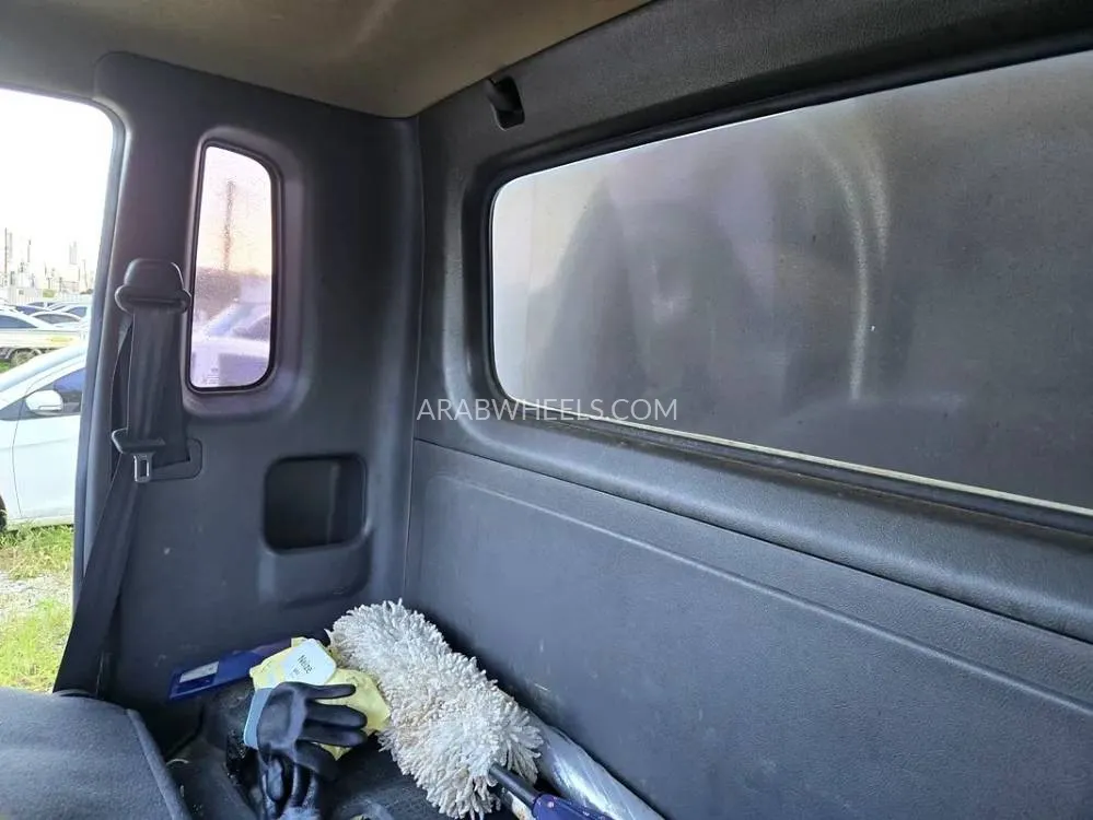 Kia Bongo 2017 for Sale in Sharjah Image-4
