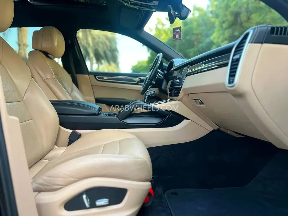 Porsche Cayenne 2019 for Sale in Sharjah Image-11