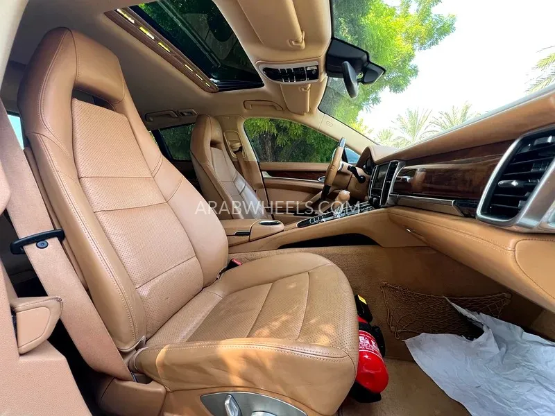 Porsche Panamera 2014 for Sale in Sharjah Image-9