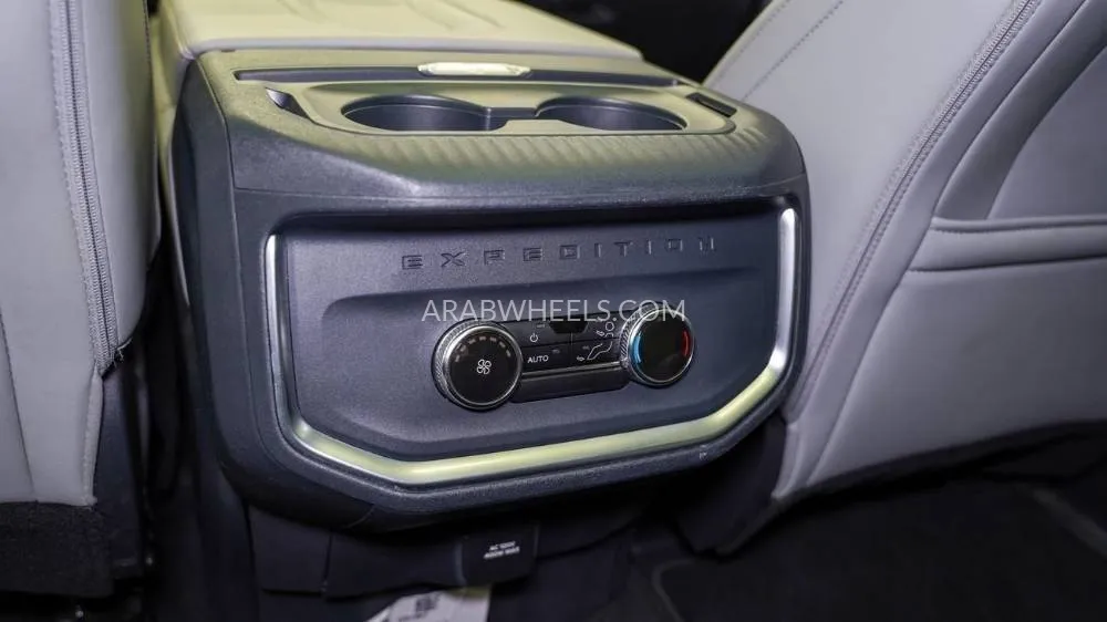 Ford Expedition 2025 for Sale in Sharjah Image-11