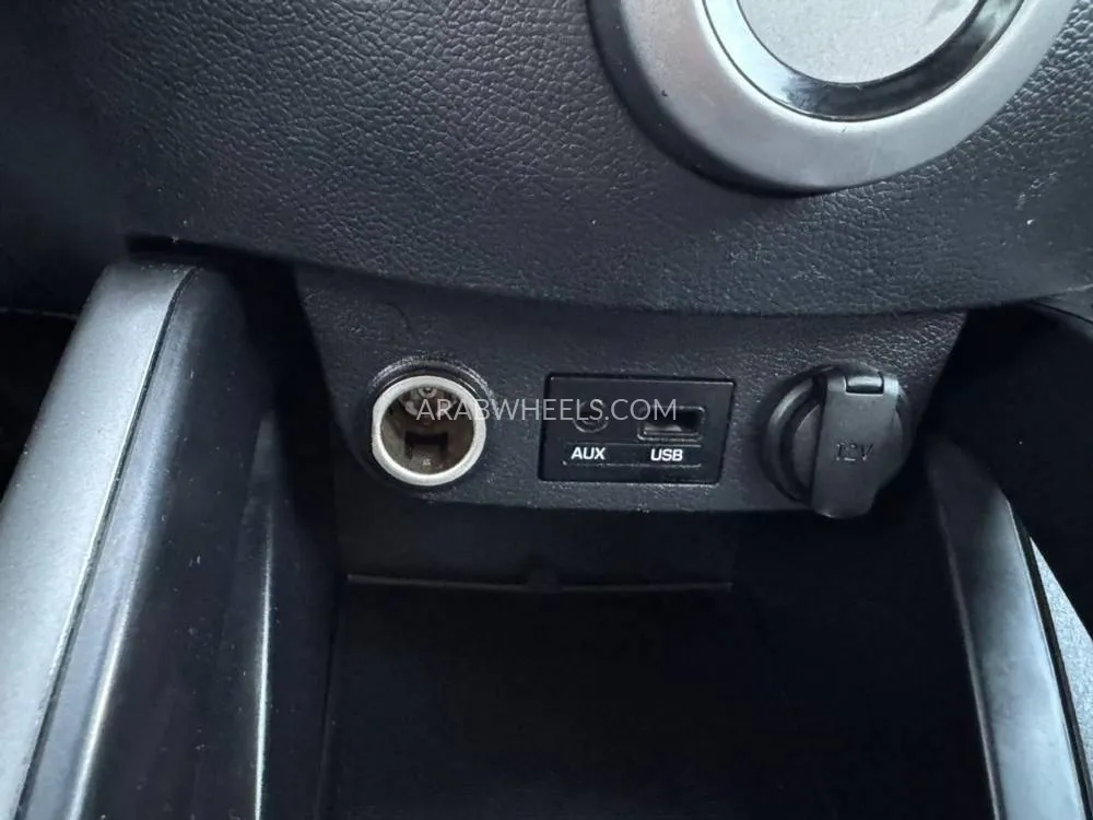 Hyundai Veloster 2016 for Sale in Sharjah Image-21