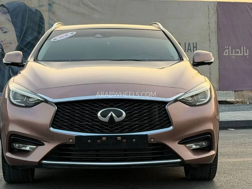 Infiniti Q30 2018 for Sale in Sharjah Image-3