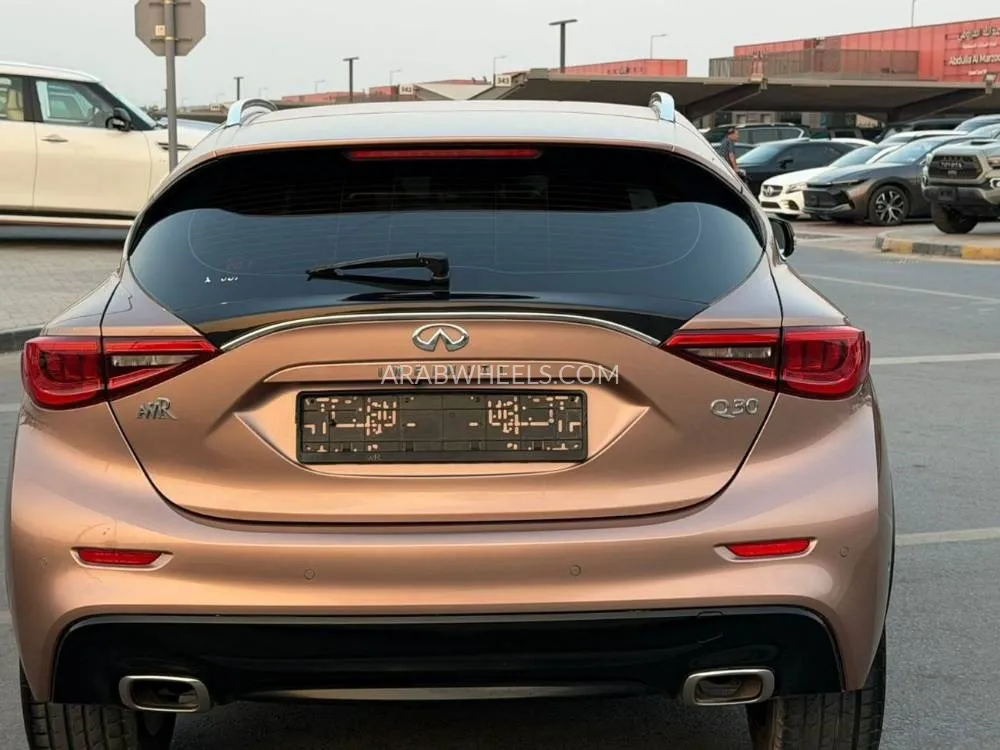 Infiniti Q30 2018 for Sale in Sharjah Image-8