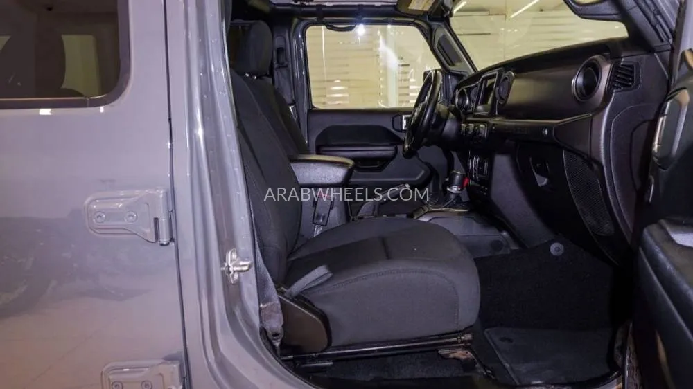 Jeep Wrangler 2021 for Sale in Sharjah Image-8