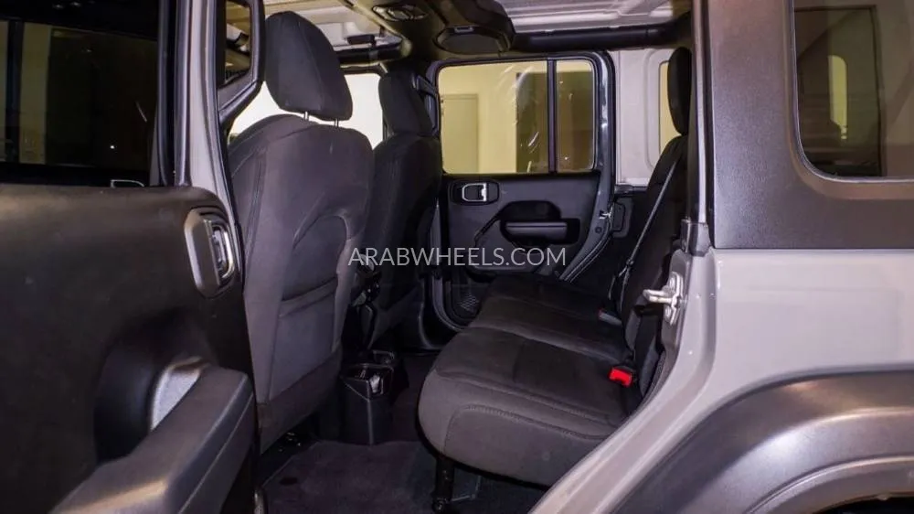Jeep Wrangler 2021 for Sale in Sharjah Image-12