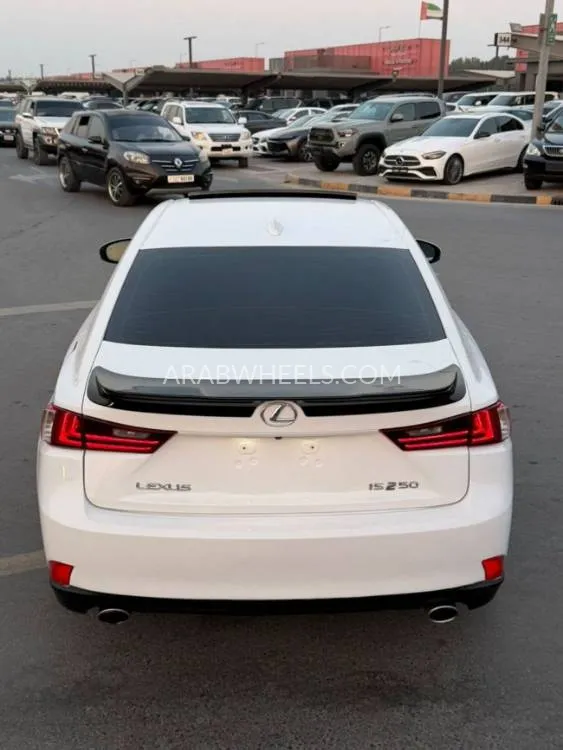 Lexus IS 2014 for Sale in Sharjah Image-10
