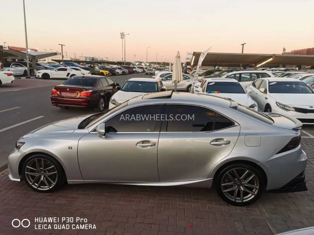 Lexus IS 2014 for Sale in Sharjah Image-9