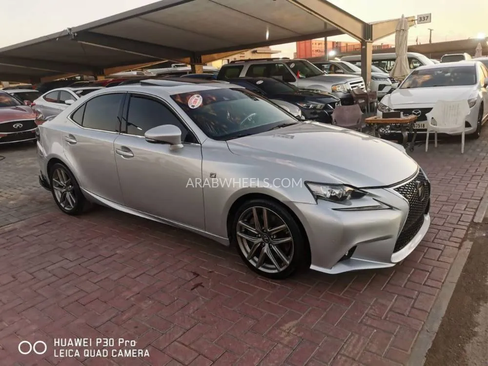 Lexus IS 2014 for Sale in Sharjah Image-10