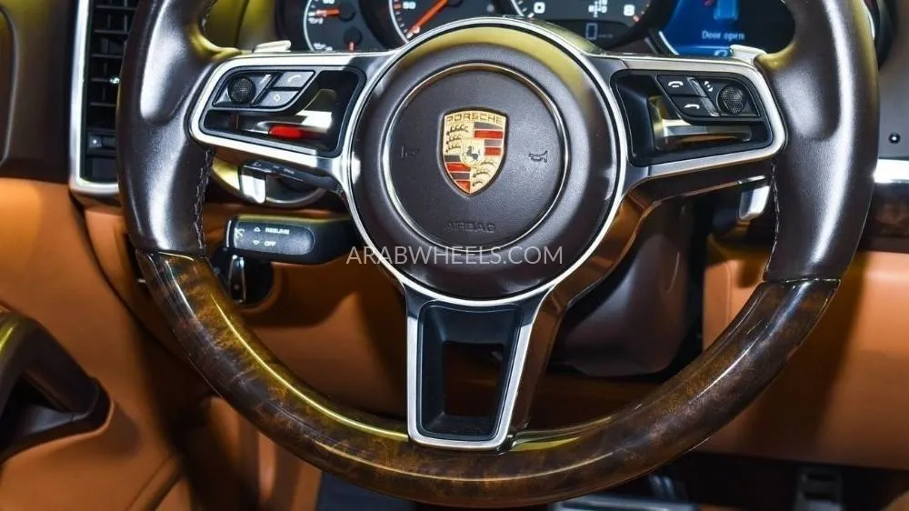 Porsche Cayenne 2016 for Sale in Sharjah Image-9