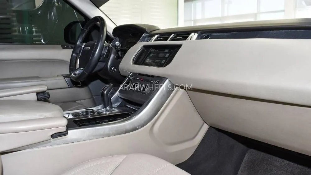 Land Rover Range Rover Sport 2016 for Sale in Sharjah Image-9