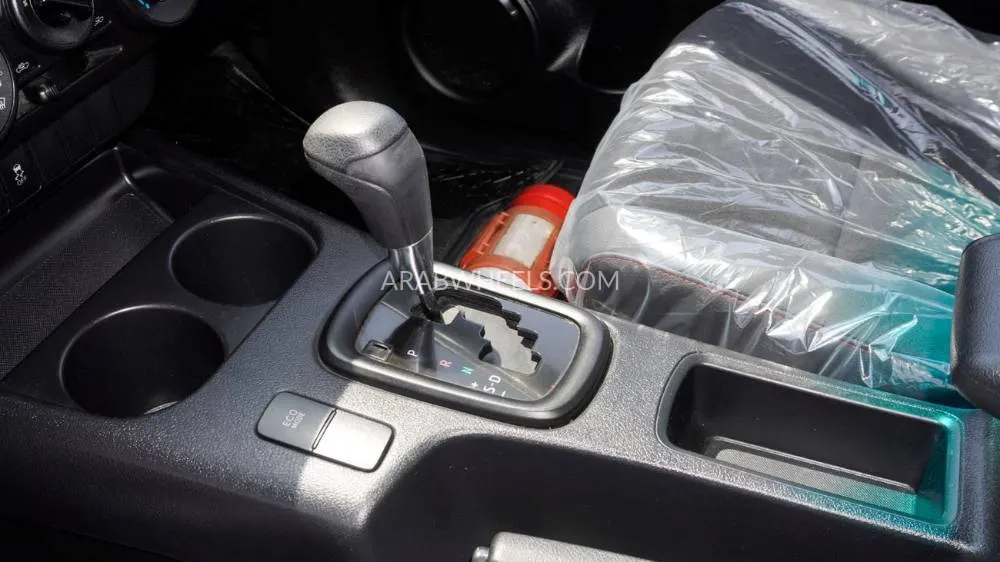 Toyota Hilux 2017 for Sale in Dubai Image-9