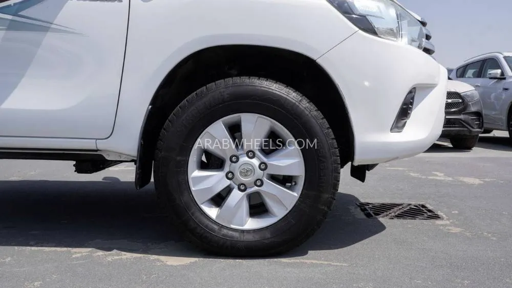 Toyota Hilux 2017 for Sale in Dubai Image-16