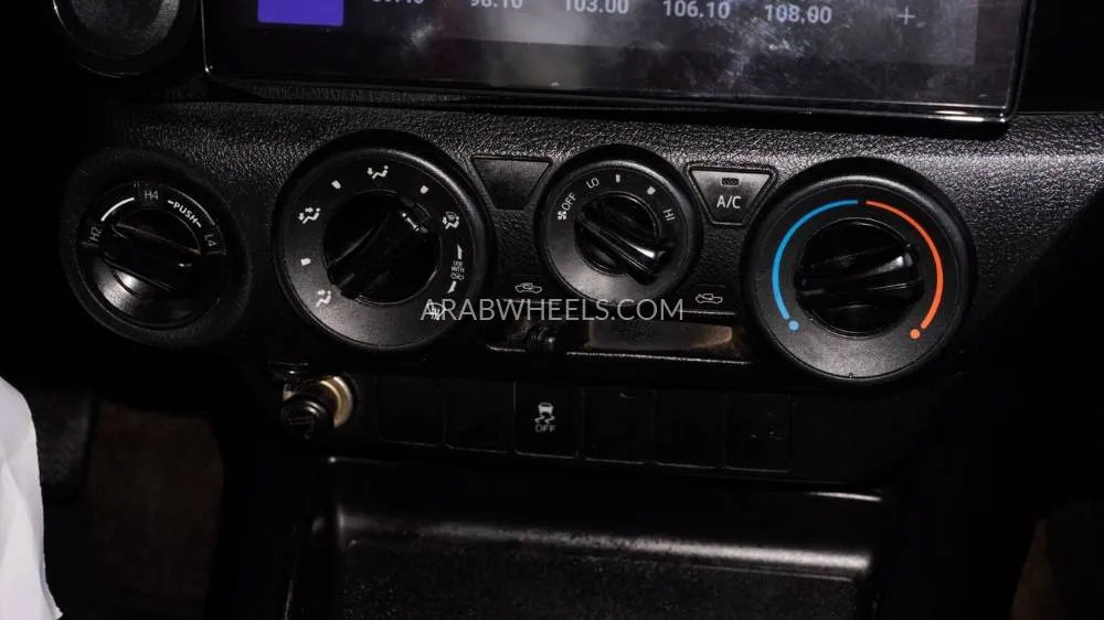 Toyota Hilux 2017 for Sale in Dubai Image-8