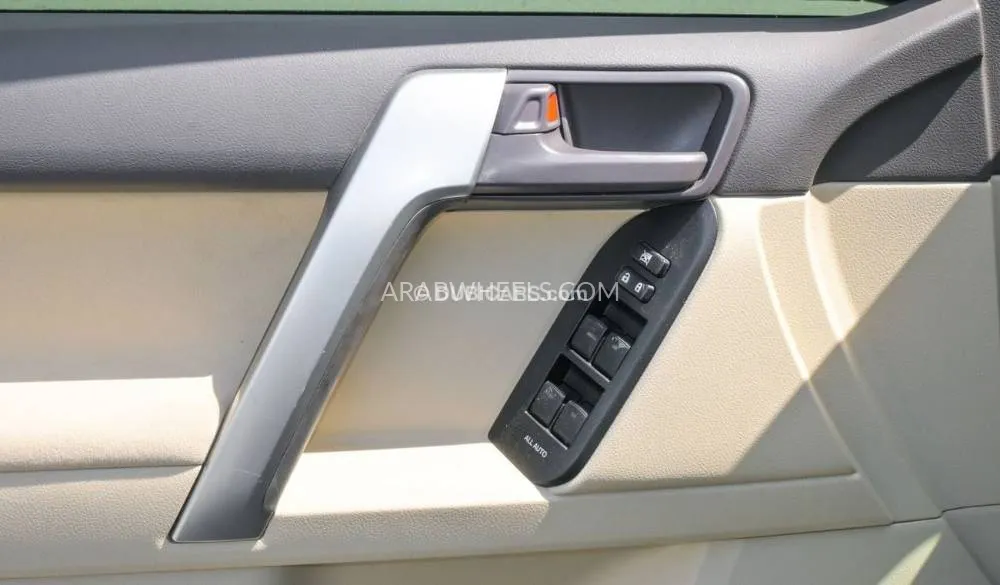 Toyota Land Cruiser Prado 2022 for Sale in Dubai Image-12