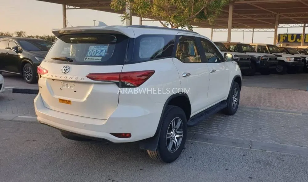 Toyota Fortuner 2023 for Sale in Dubai Image-4