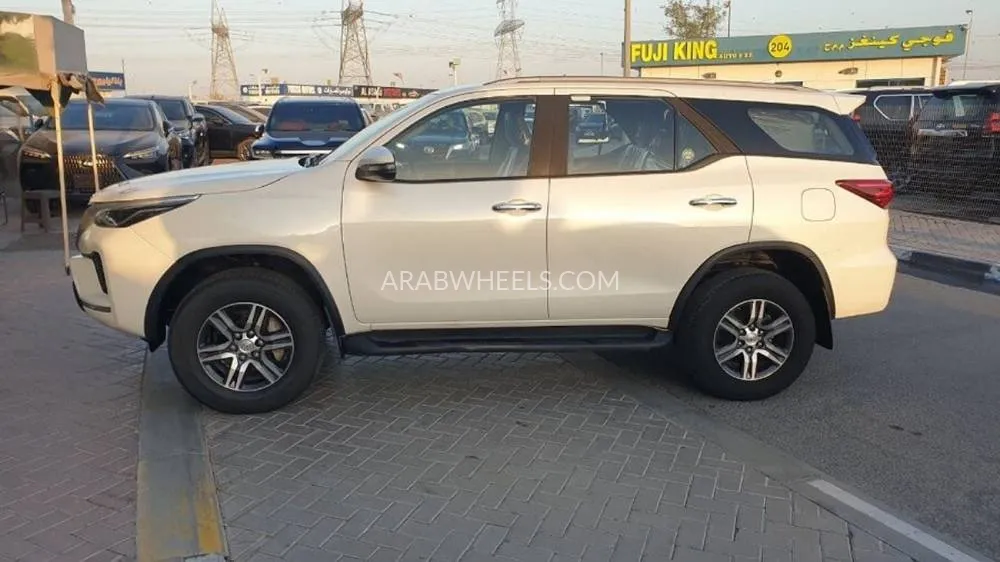 Toyota Fortuner 2023 for Sale in Dubai Image-9