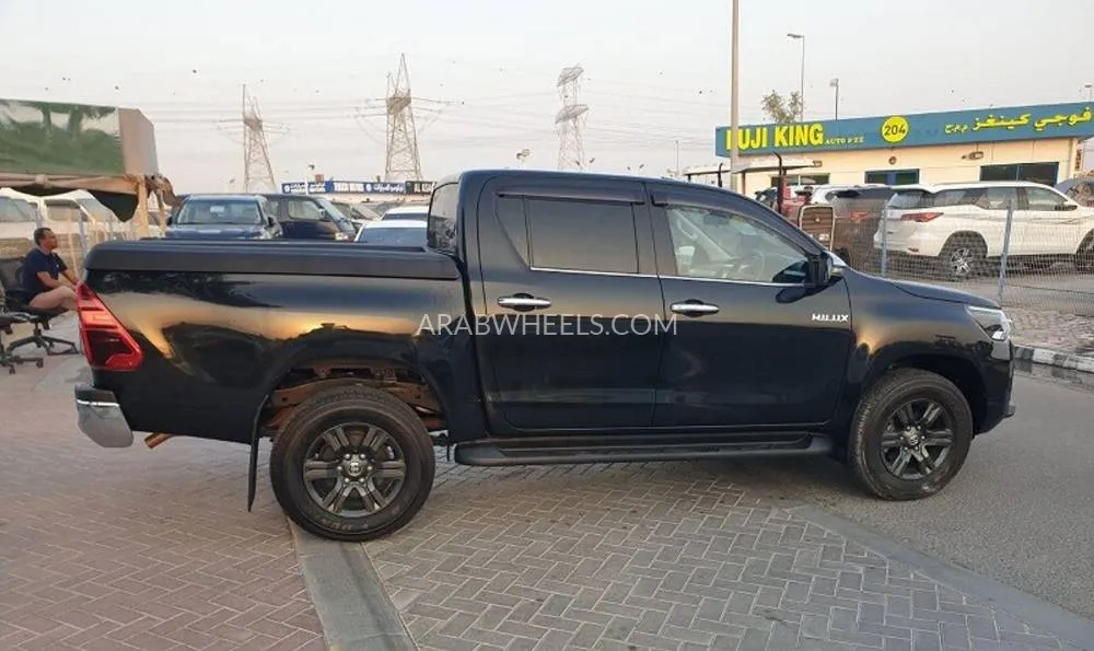 Toyota Hilux 2021 for Sale in Dubai Image-9