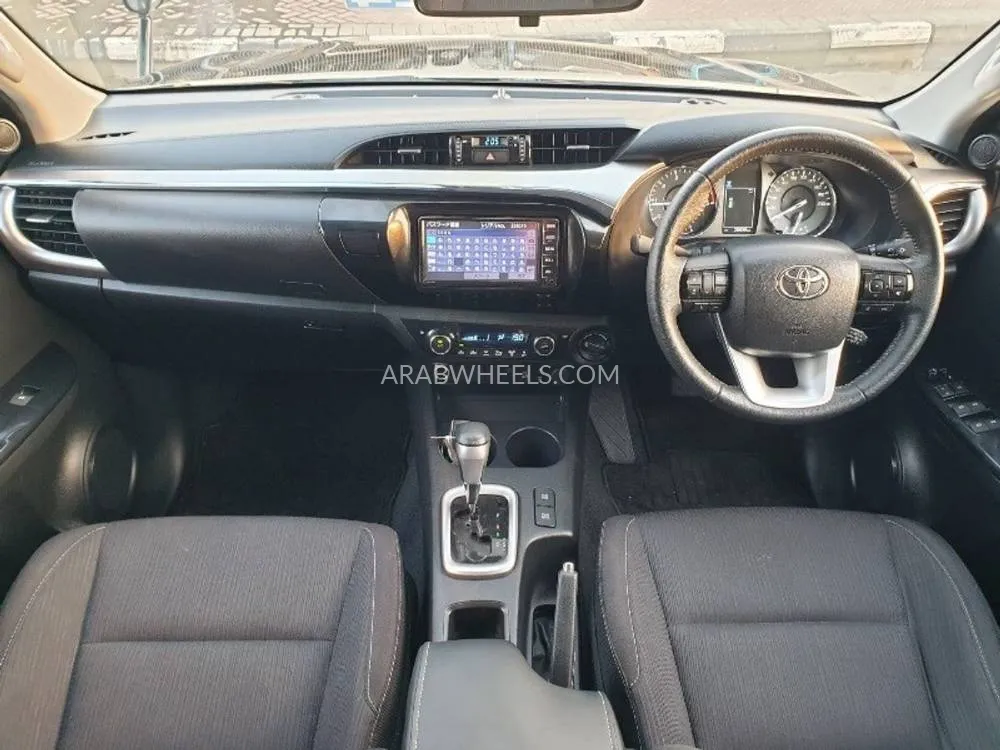 Toyota Hilux 2021 for Sale in Dubai Image-10