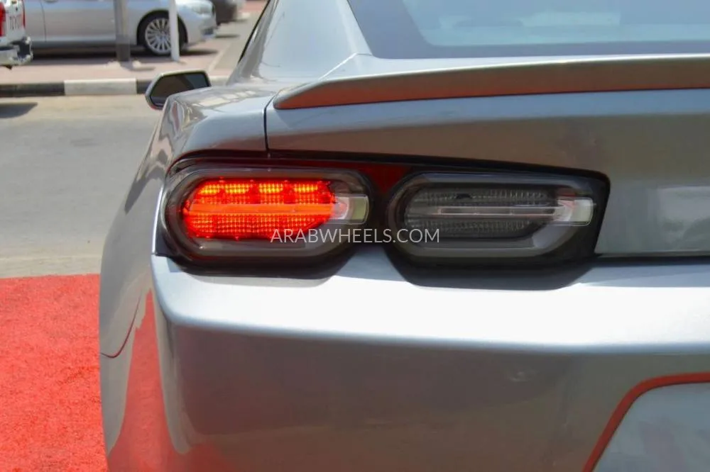 Chevrolet Camaro 2023 for Sale in Sharjah Image-9