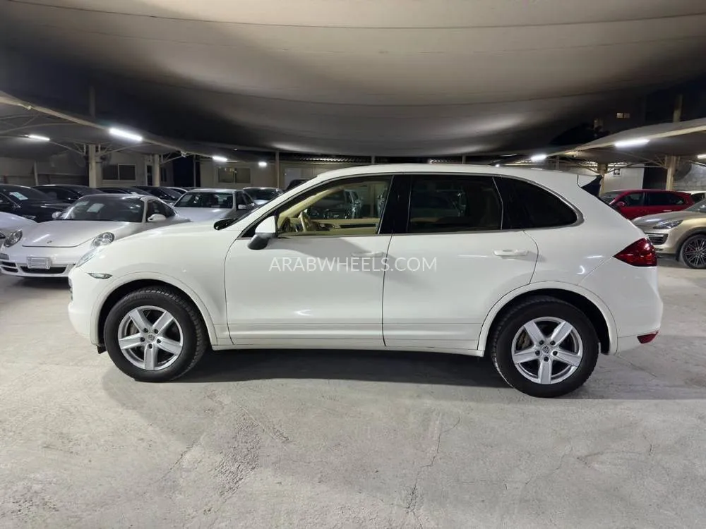 Porsche Cayenne 2012 for Sale in Dubai Image-3