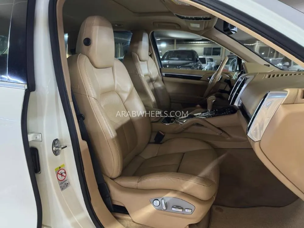 Porsche Cayenne 2012 for Sale in Dubai Image-14