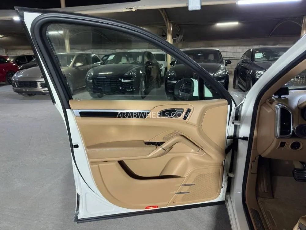 Porsche Cayenne 2012 for Sale in Dubai Image-19