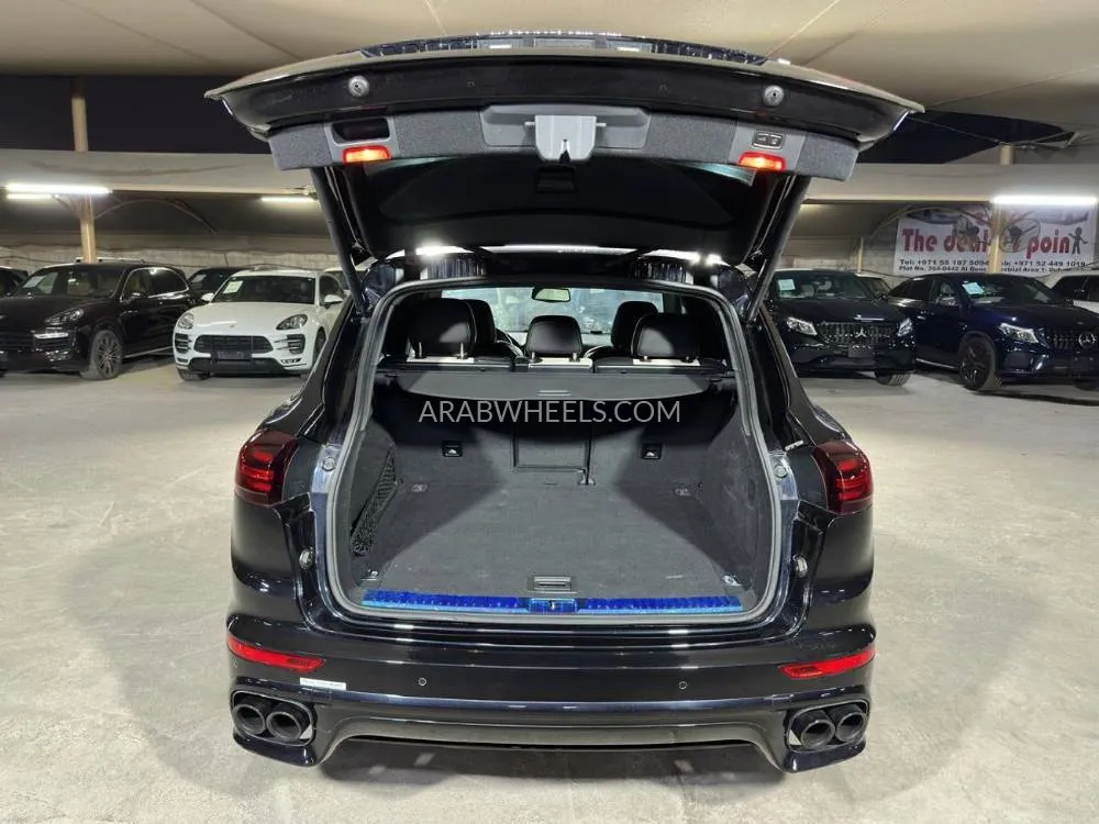 Porsche Cayenne 2016 for Sale in Dubai Image-11
