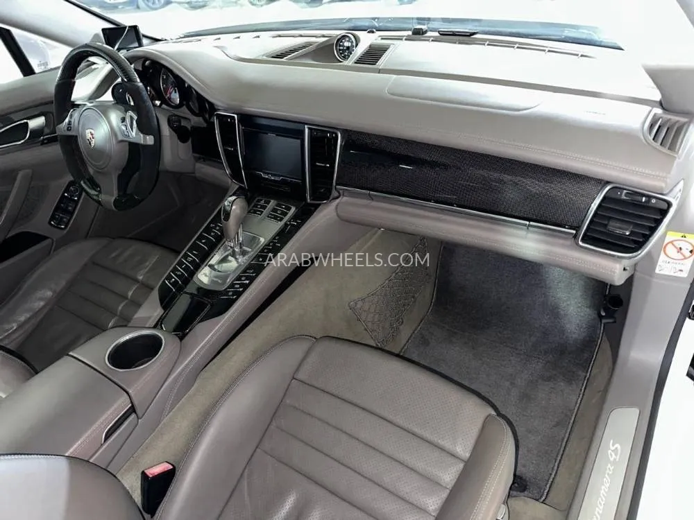 Porsche Panamera 2010 for Sale in Dubai Image-18