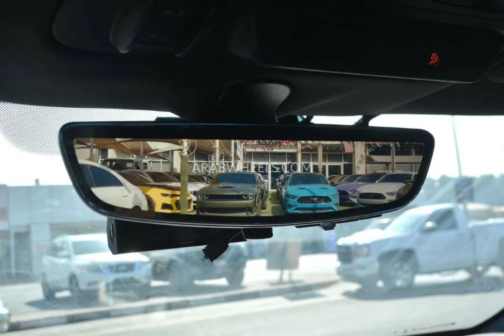 Chevrolet Camaro 2021 for Sale in Sharjah Image-18