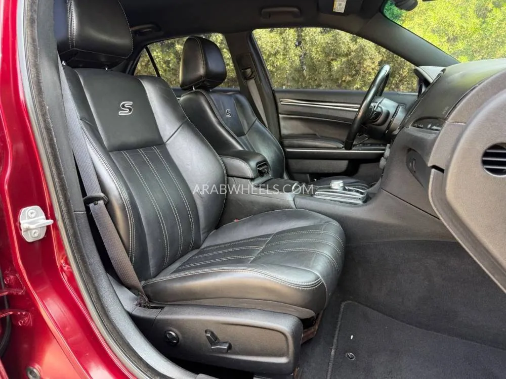 كرايسلر 300 2019 for Sale in الشارقة Image-21