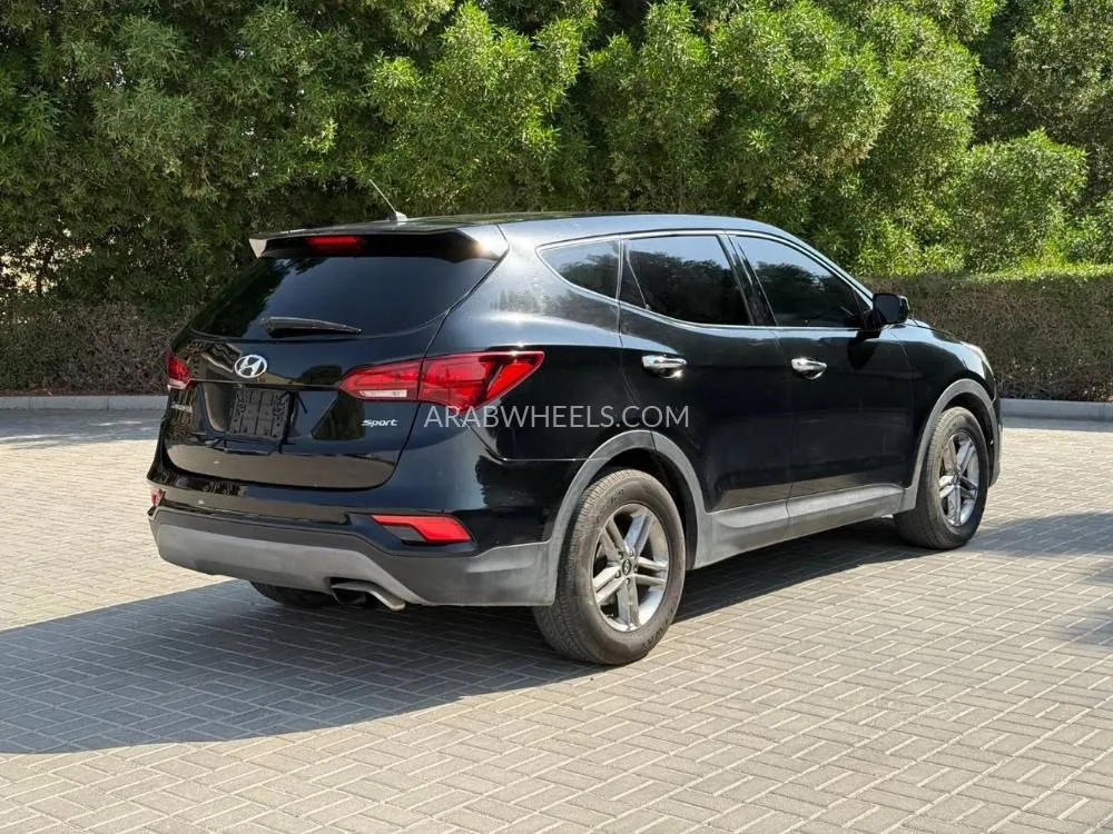 Hyundai Grand Santa Fe 2018 for Sale in Sharjah Image-10