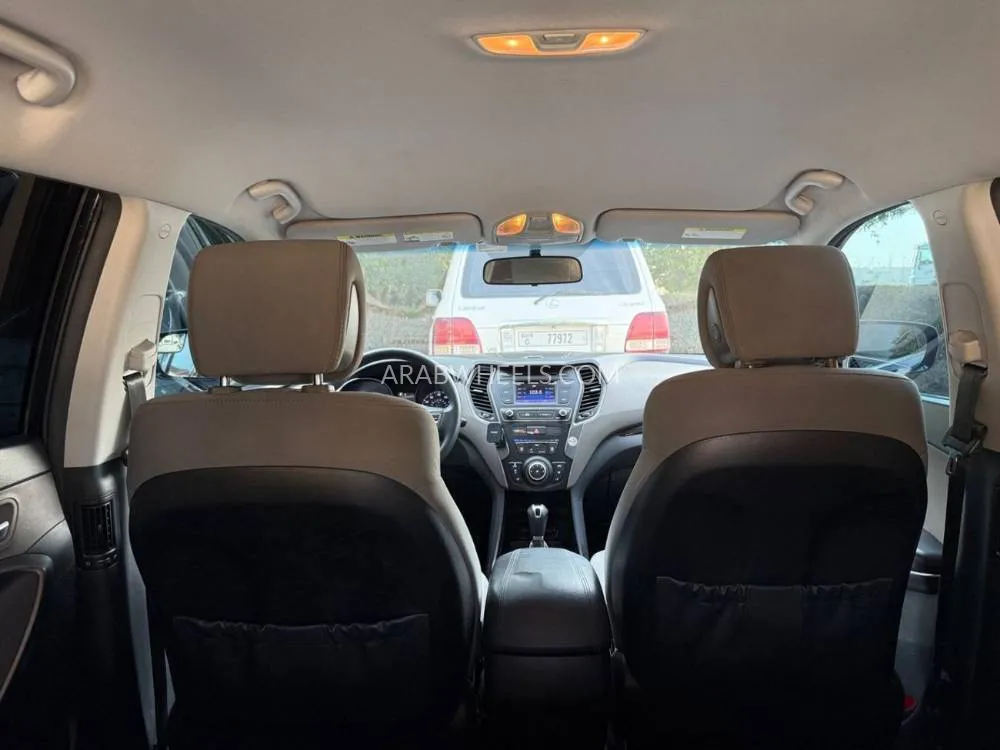 Hyundai Grand Santa Fe 2018 for Sale in Sharjah Image-11