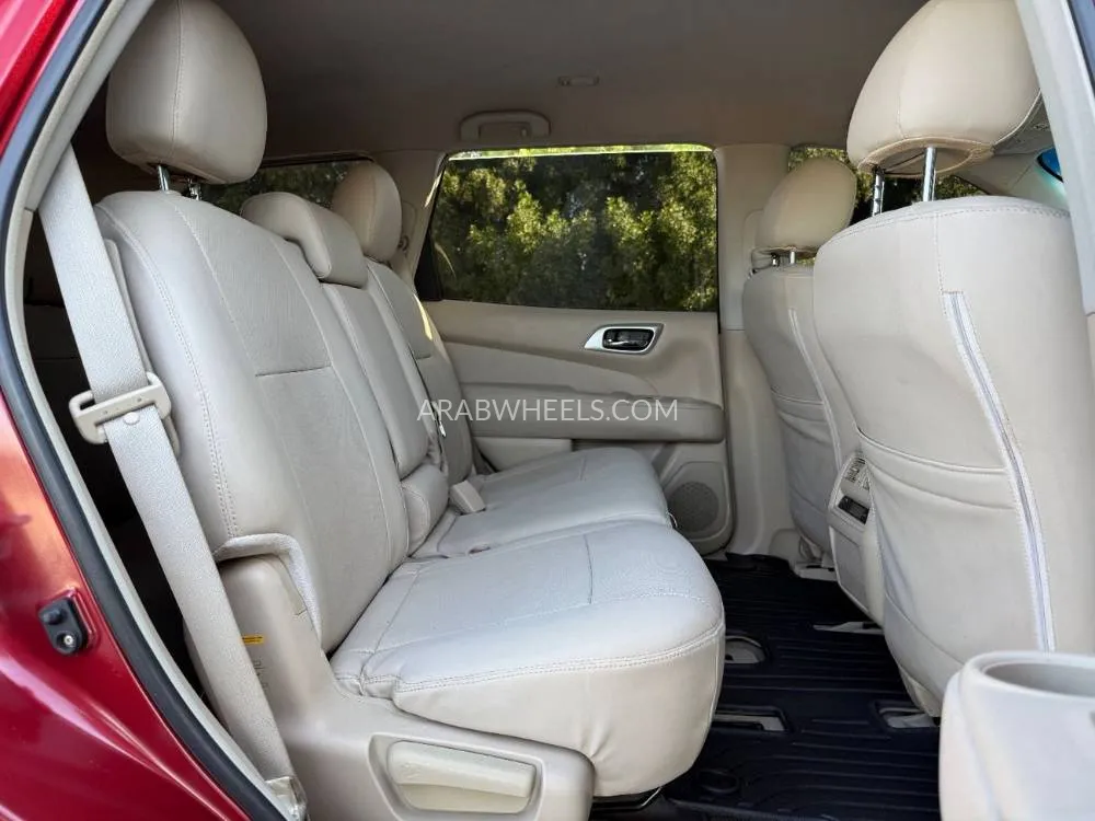 Nissan Pathfinder 2013 for Sale in Sharjah Image-11