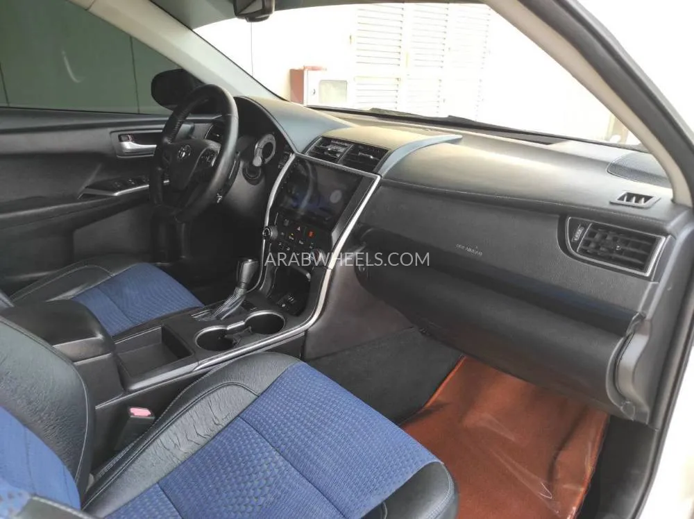 Toyota Camry 2016 for Sale in Sharjah Image-17