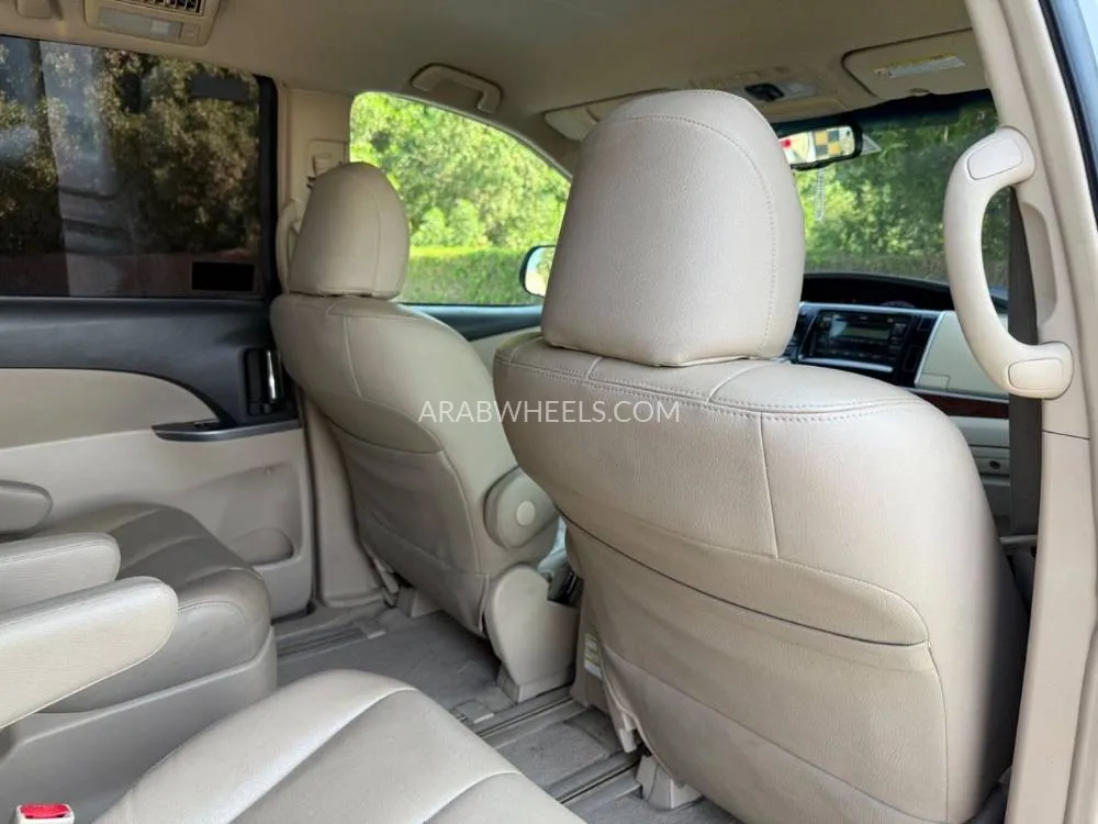 Toyota Previa 2020 for Sale in Sharjah Image-17