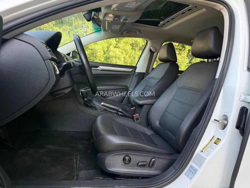 Volkswagen Passat 2018 for Sale in Sharjah Image-14