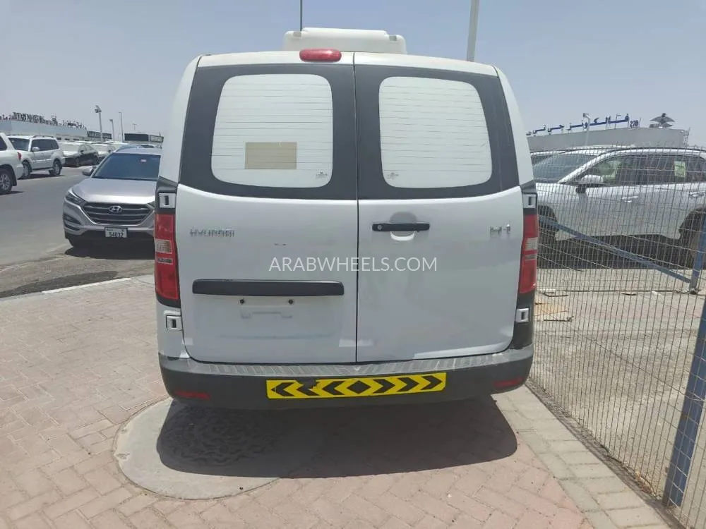 Hyundai H-1 Starex 2019 for Sale in Ajman Image-10