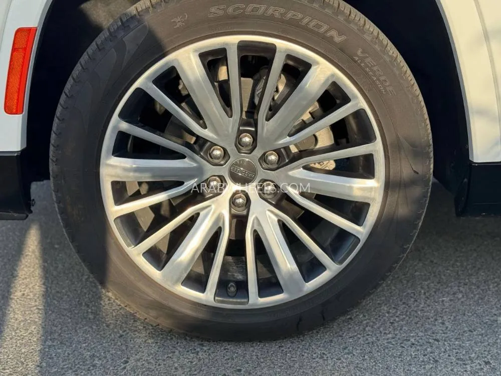 Jeep Grand Wagoneer 2023 for Sale in Dubai Image-20