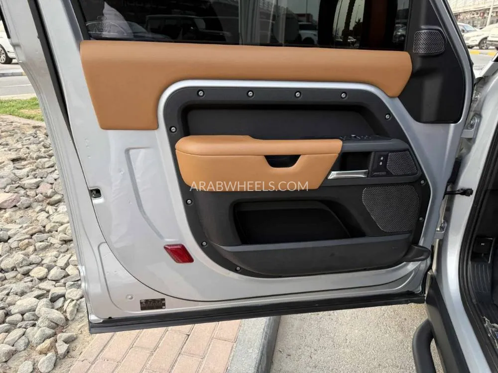 Land Rover Defender 2021 for Sale in Dubai Image-8