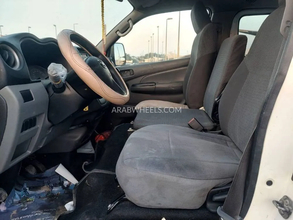 Nissan Urvan 2015 for Sale in Ajman Image-3