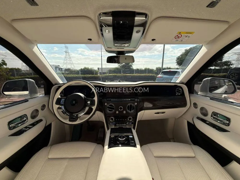 Rolls Royce Cullinan 2025 for Sale in Dubai Image-10
