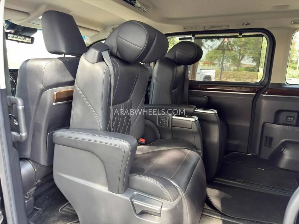 Toyota Hiace 2022 for Sale in Dubai Image-12