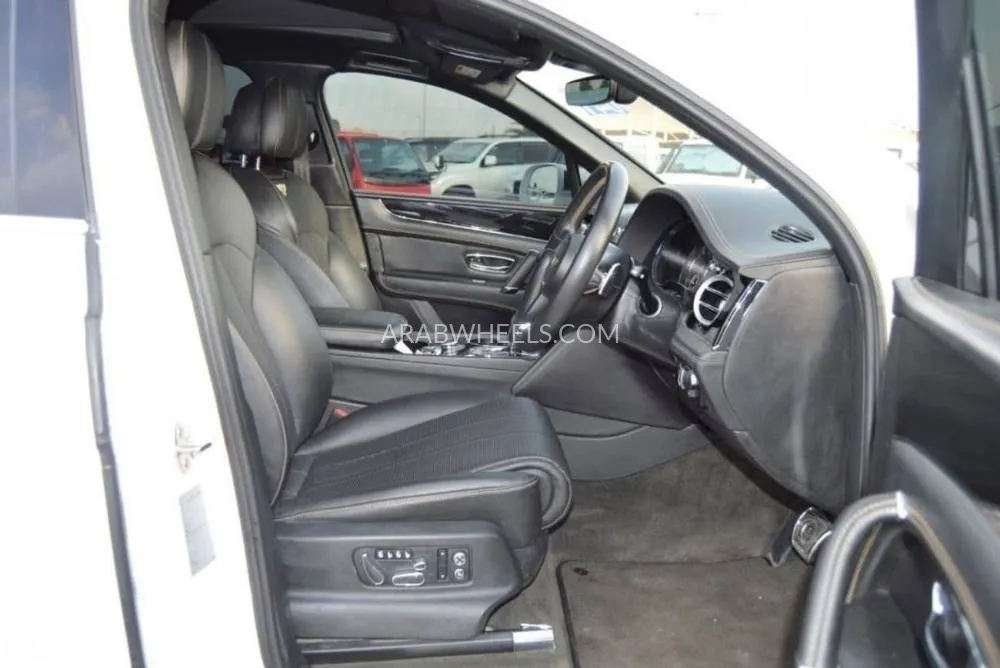 Bentley Bentayga 2017 for Sale in Dubai Image-10