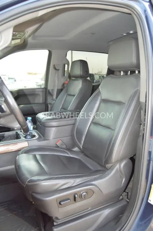 Chevrolet Silverado 2020 for Sale in Dubai Image-16