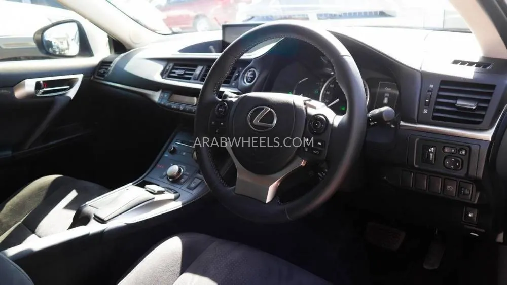 لكزس CT 2021 for Sale in دبي Image-4