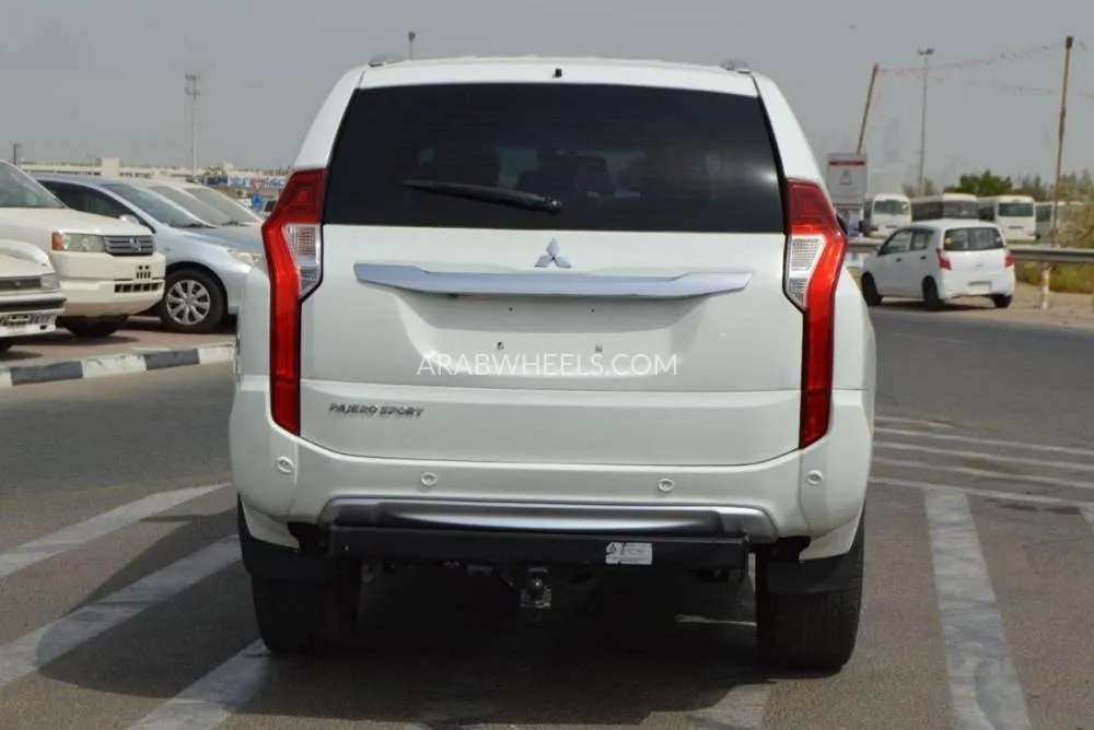 Mitsubishi Pajero 2018 for Sale in Dubai Image-4