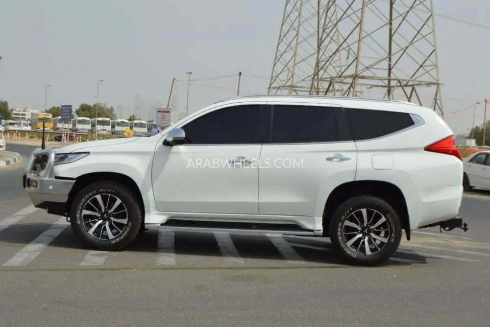 Mitsubishi Pajero 2018 for Sale in Dubai Image-6